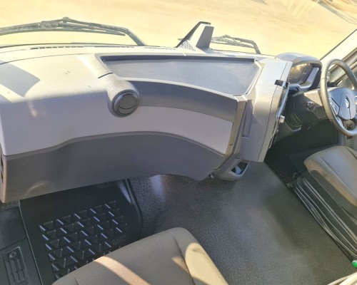 Cabin Interior – Passenger Side – Renault T 480
